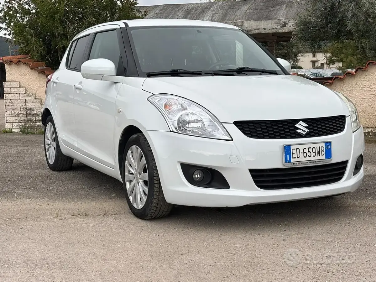 Usata Suzuki Swift 94 CV (69 kW) 2011 Bianco Utilitaria