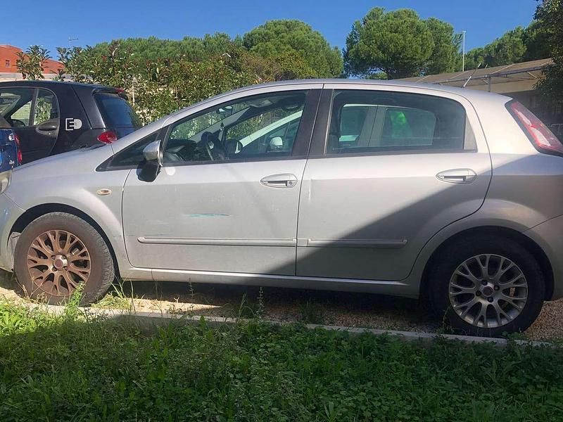 Argento Usata 2010 Fiat Punto Tre volumi | 1000 € (Super prezzo) - Immagine 1/4