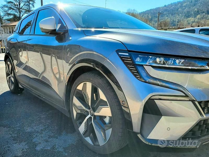 Grigio Usata 2023 Renault Megane E-Tech Techno Station wagon | 23.500 € - Immagine 1/4