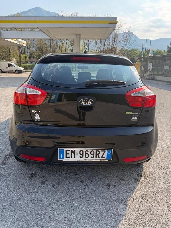 Usata Kia Rio EX 74 CV (54 kW) 2012 Nero Berlina