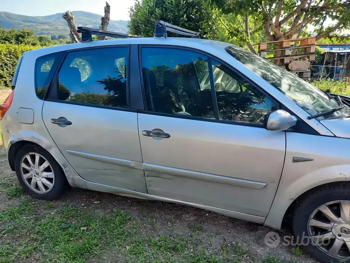 Usata Renault Scénic II 106 CV (77 kW) 2007 Grigio Monovolume