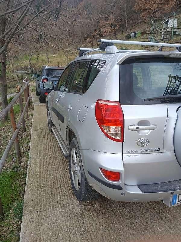 Usata Toyota RAV4 Luxury 136 CV (100 kW) 2007 SUV