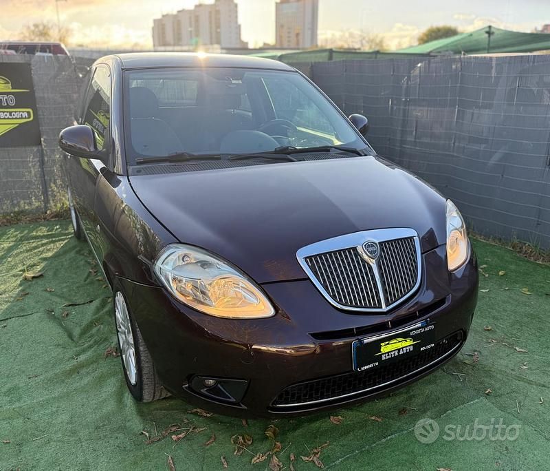 Usata Lancia Ypsilon Platinum 77 CV (56 kW) 2011 Viola Utilitaria