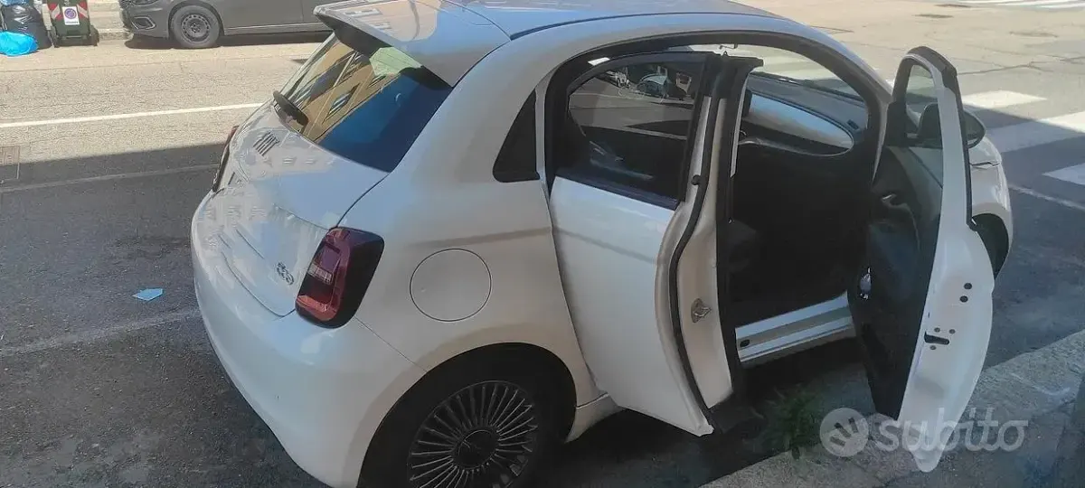 Usata Fiat 500e La Prima 42 kW (58 CV) 2021 Bianco Utilitaria