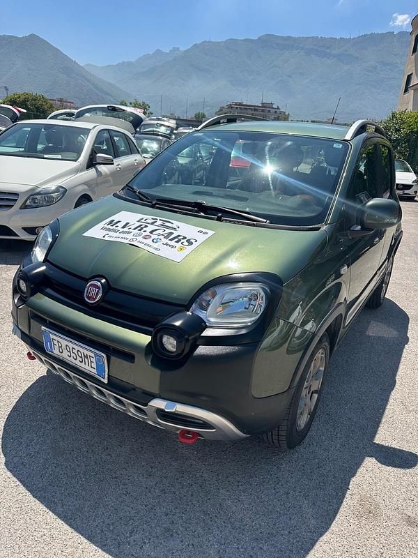 Usado Fiat Panda Cross Cross 95 CV (69 kW) 2016 Verde Utilitario