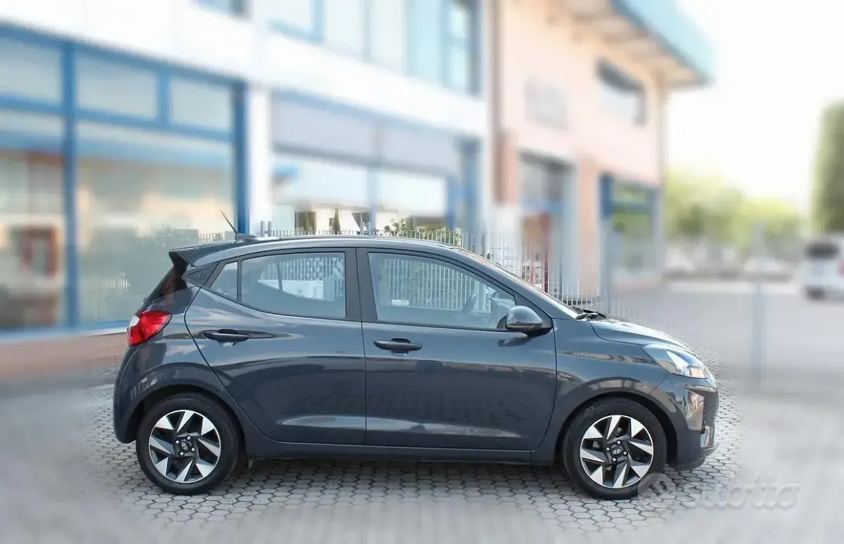 Usata Hyundai i10 67 CV (49 kW) 2023 Grigio Utilitaria