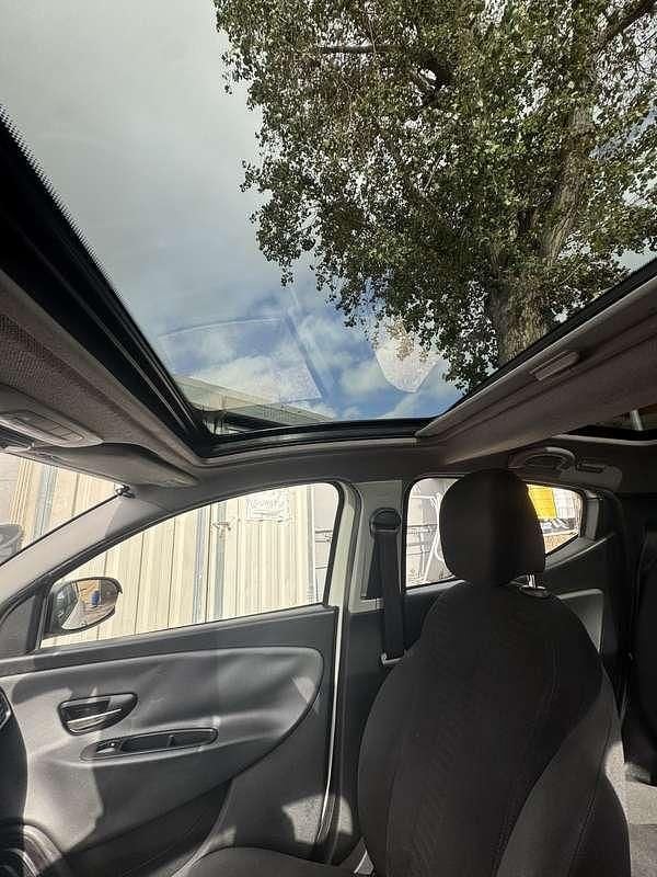 Usata Lancia Ypsilon Gold 95 CV (69 kW) 2015 Utilitaria