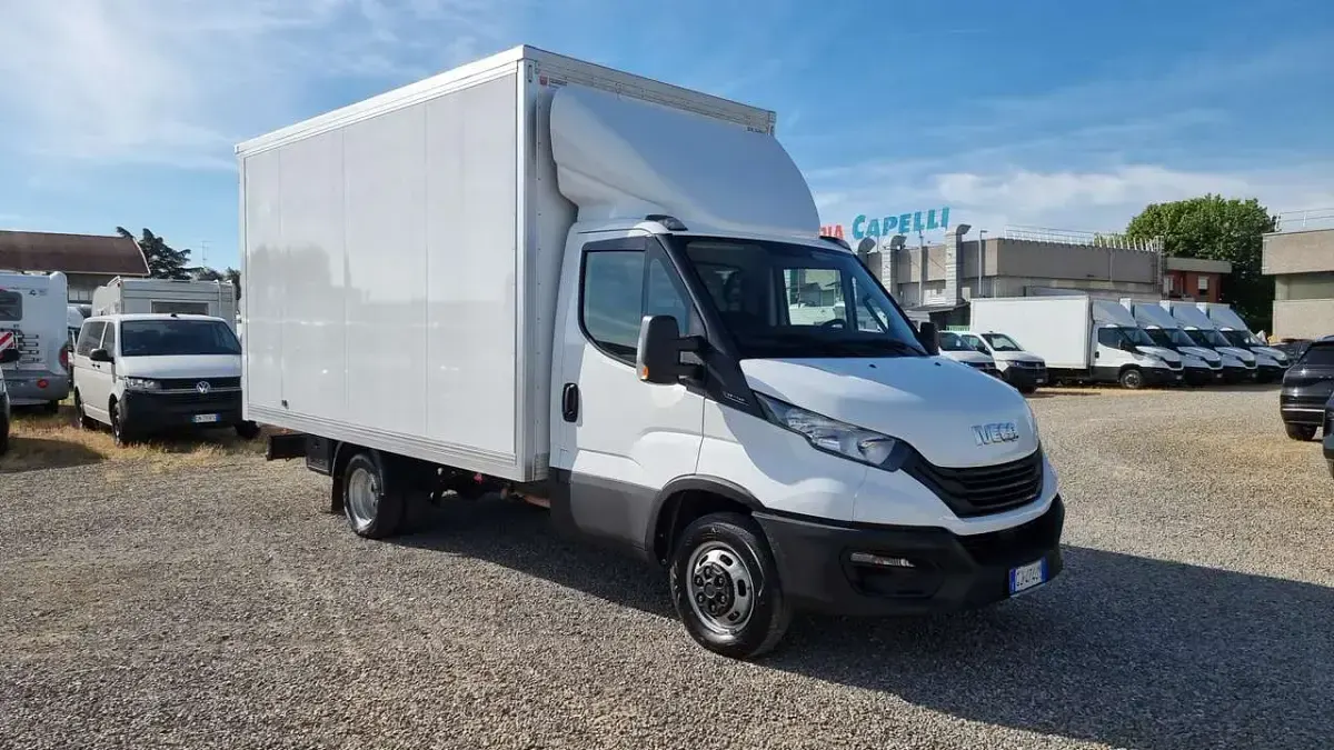 Usata Iveco Daily 136 CV (100 kW) 2022 Bianco Furgone