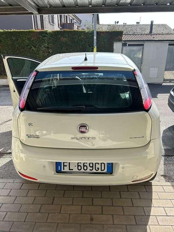 Usata Fiat Grande Punto 77 CV (56 kW) 2014 Bianco Utilitaria