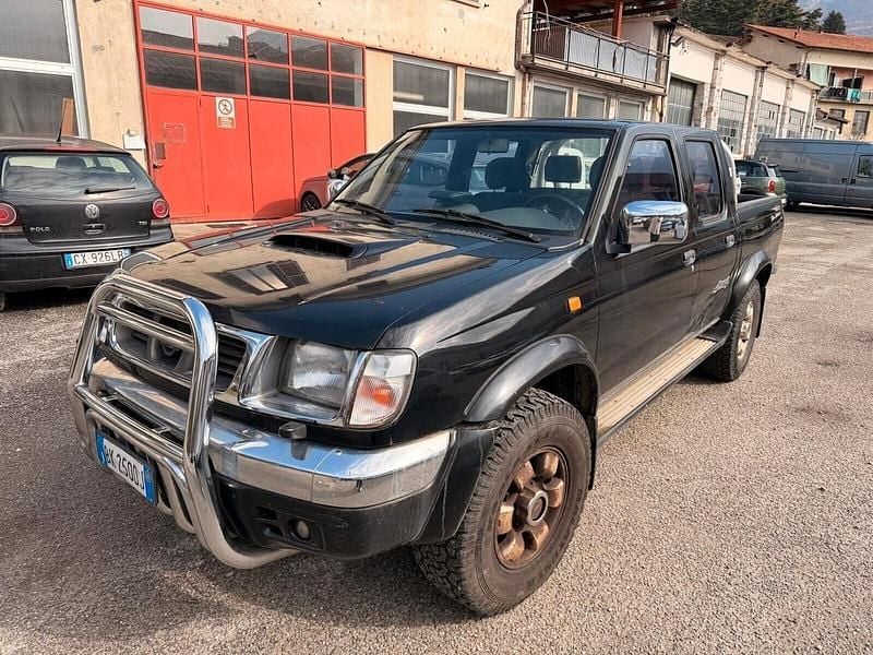 Usata Nissan Navara 103 CV (75 kW) 2001 Nero Pick-up