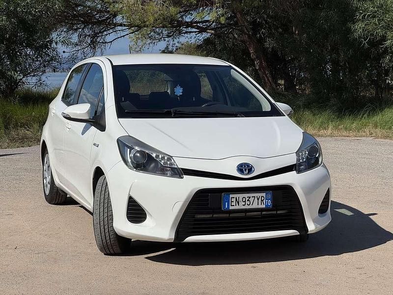 Usata 2012 Toyota Yaris Hybrid Lounge Tre volumi | 7200 € (Molto cara) - Immagine 1/4