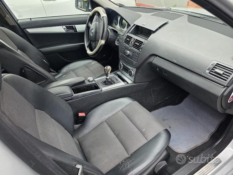 Usata Mercedes C220 135 CV (99 kW) 2009 Argento Berlina