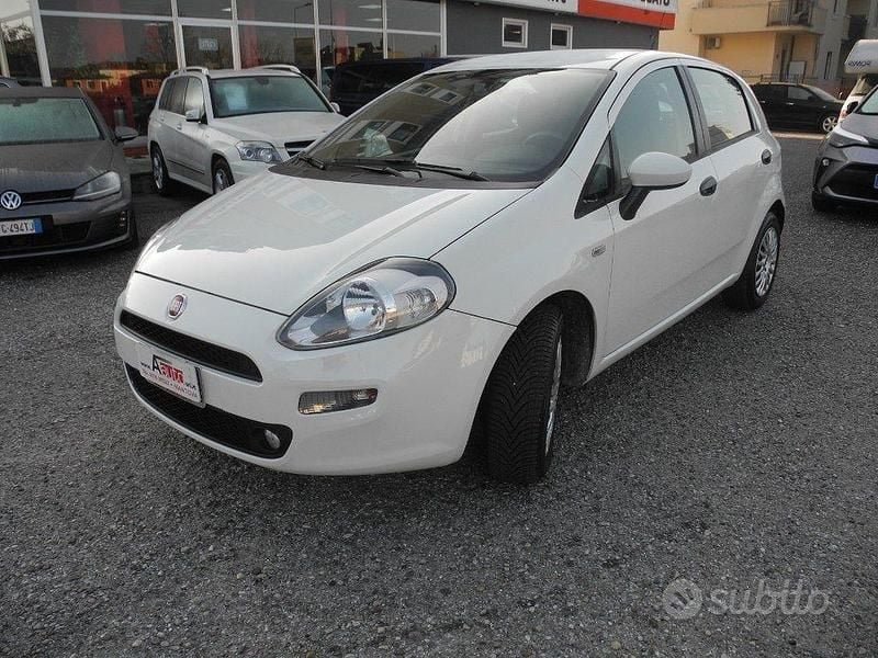 Usata Fiat Punto Street 75 CV (55 kW) 2014 Bianco Utilitaria