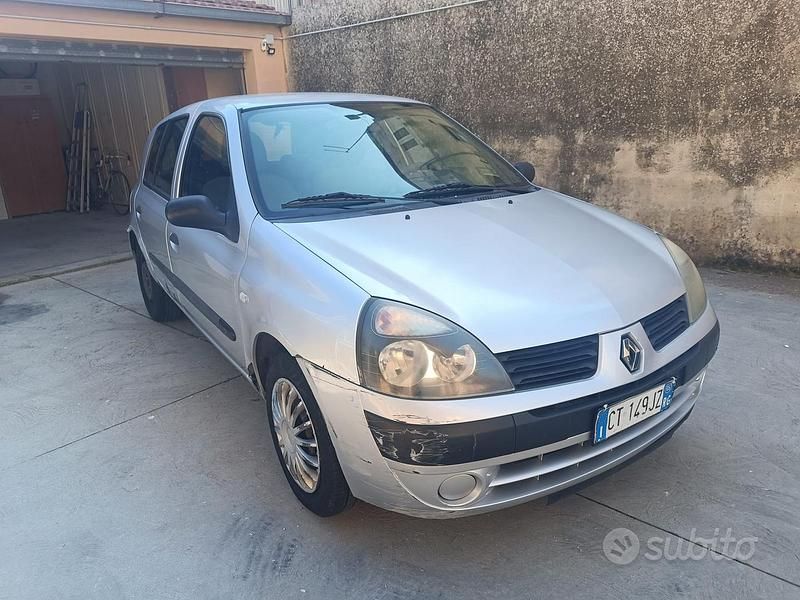 Usata Renault Clio II 58 CV (42 kW) 2003 Grigio Utilitaria