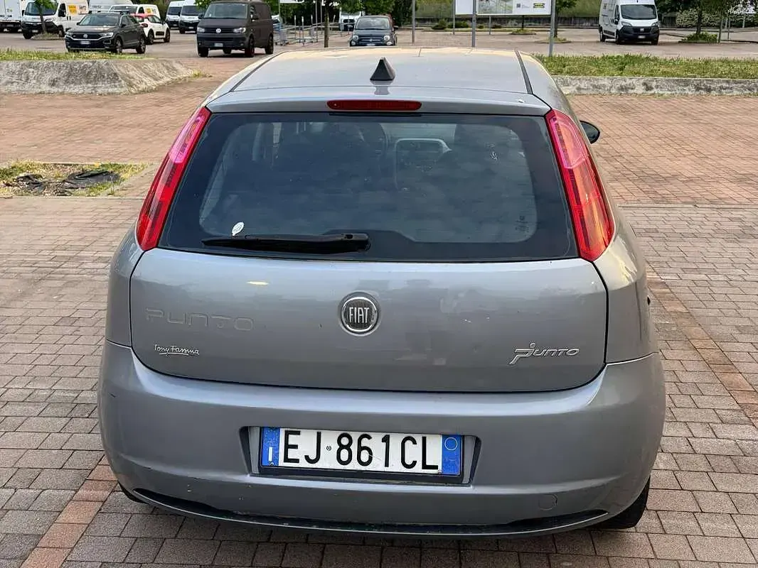 Usata Fiat Punto 69 CV (50 kW) 2011 Grigio Utilitaria