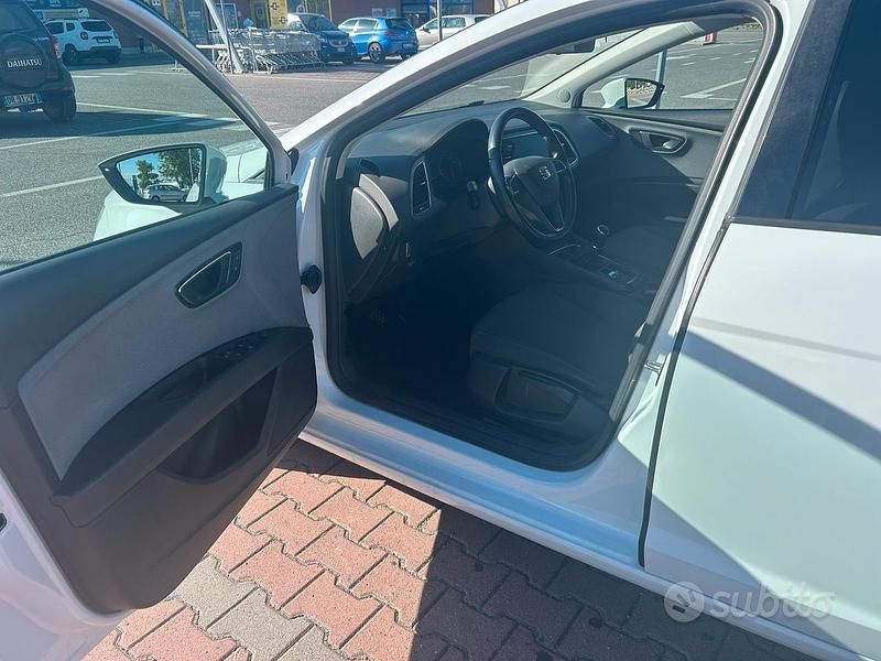 Usata Seat Leon 75 CV (55 kW) 2012 Bianco Berlina
