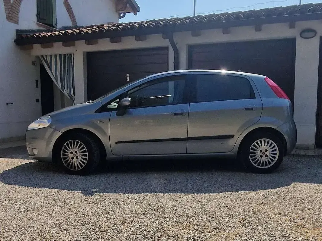 Usata Fiat Grande Punto Active 65 CV (47 kW) 2007 Grigio Utilitaria