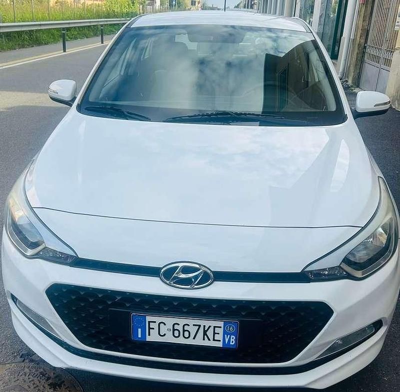 Käytetty Hyundai i20 Comfort 77 HP (56 kW) 2016 Sedan