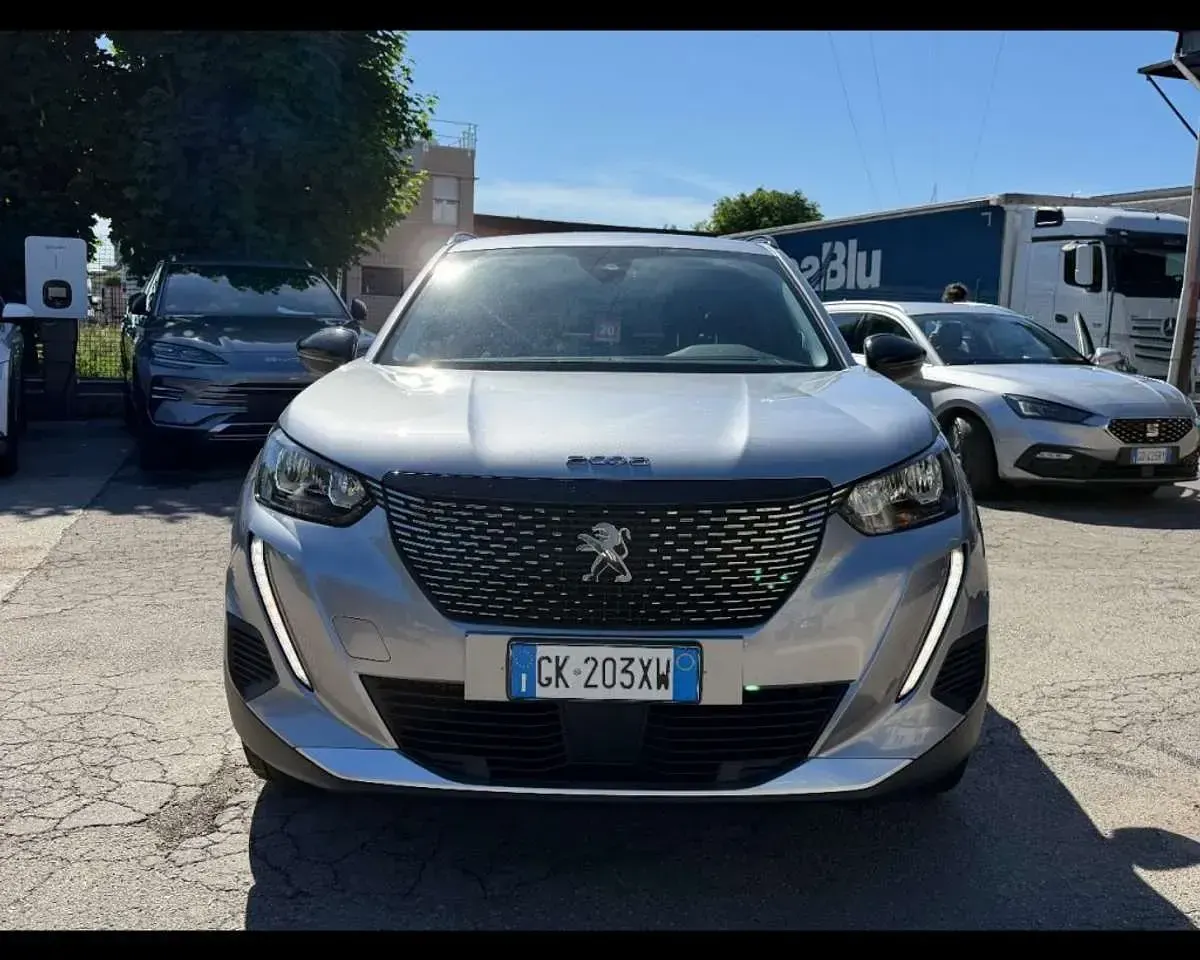 Usata Peugeot 2008 Allure 102 CV (75 kW) 2022 Grigio SUV