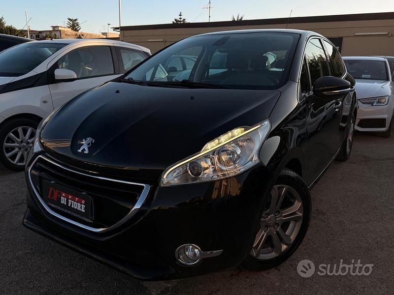 Usata Peugeot 208 Allure 68 CV (50 kW) 2015 Nero Utilitaria