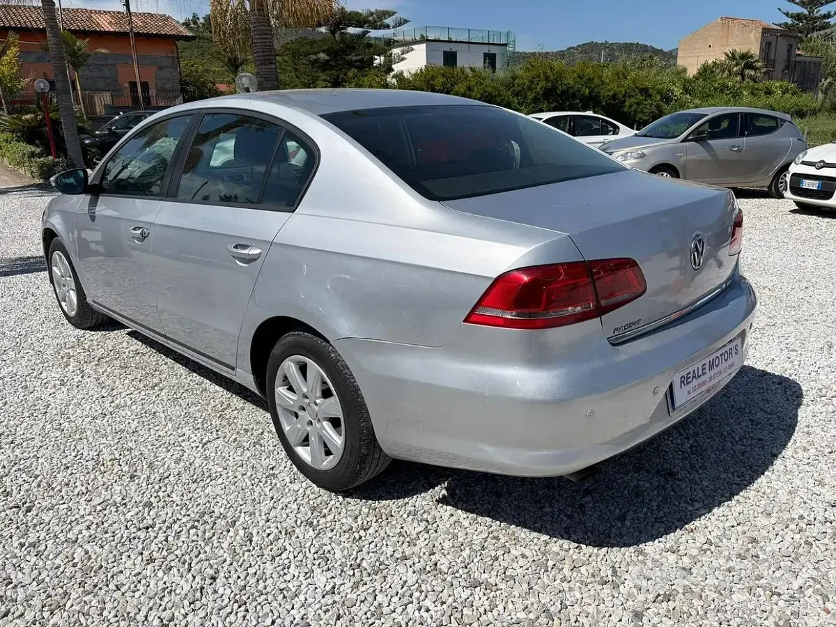 Usata VW Passat 115 CV (84 kW) 2011 Grigio Berlina