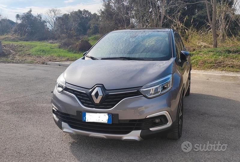 Usata Renault Captur 110 CV (80 kW) 2018 Grigio SUV