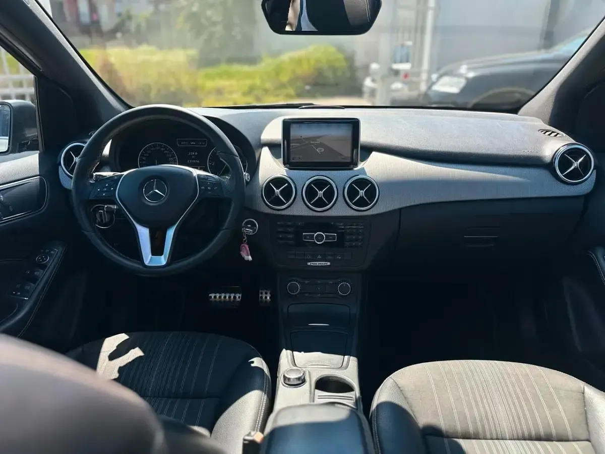 Usata Mercedes B200 Premium 136 CV (100 kW) 2012 Grigio Utilitaria