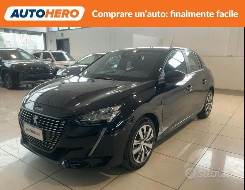 Usata Peugeot 208 Active 102 CV (75 kW) 2023 Nero Utilitaria