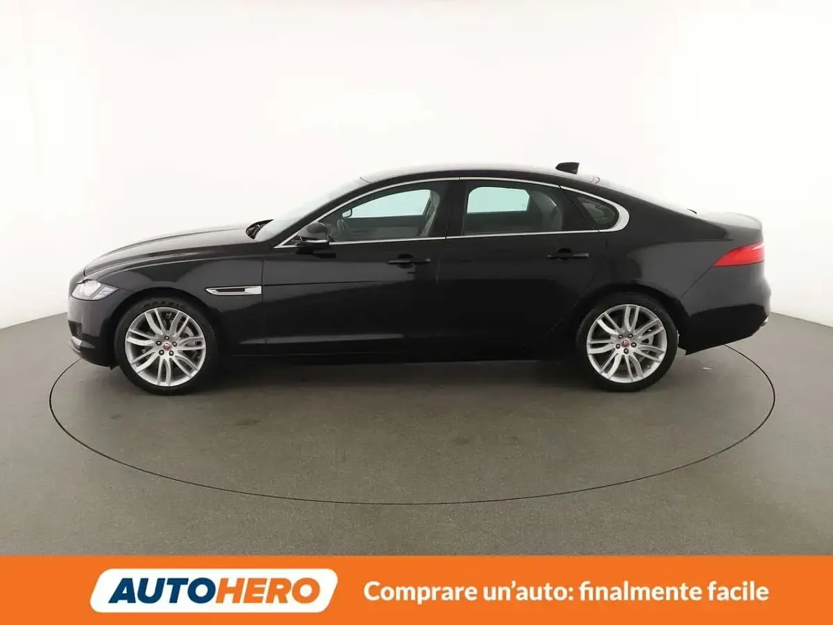 Usata Jaguar XF Prestige 179 CV (131 kW) 2019 Blu/azzurro Berlina