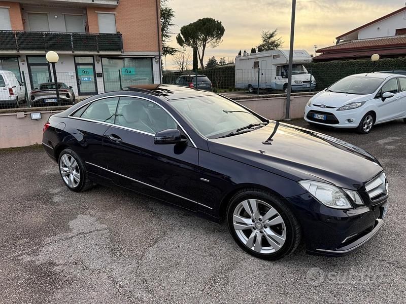 Usata Mercedes E220 Avantgarde 170 CV (125 kW) 2010 Blu Coupé