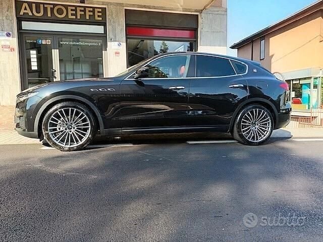 Nero Usata 2018 Maserati Levante SUV | 30.990 € (Super prezzo) - Immagine 1/4