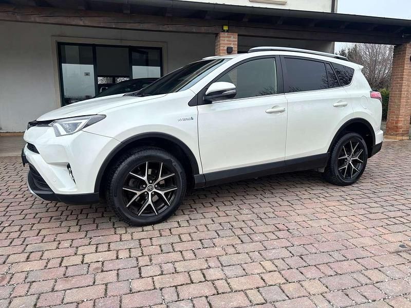 Usata Toyota RAV4 Hybrid 155 CV (114 kW) 2017 Bianco perlato SUV