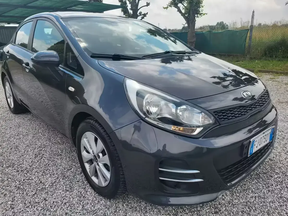 Käytetty Kia Rio Active 75 HP (55 kW) 2017 Harmaa Sedan