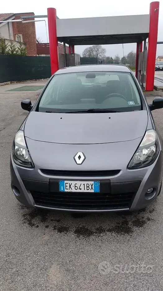 Usata Renault Clio II Dynamique 75 CV (55 kW) 2011 Berlina