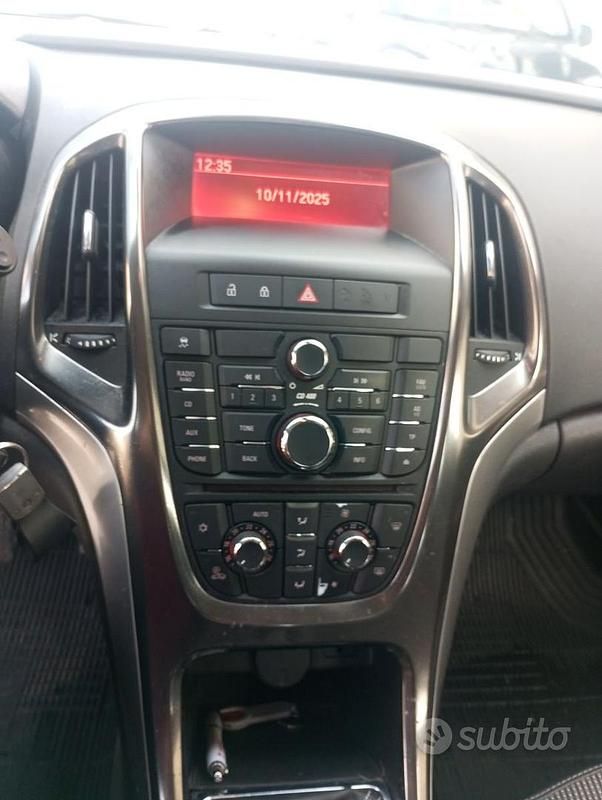 Usata Opel Astra Cosmo 110 CV (80 kW) 2010 Grigio Berlina