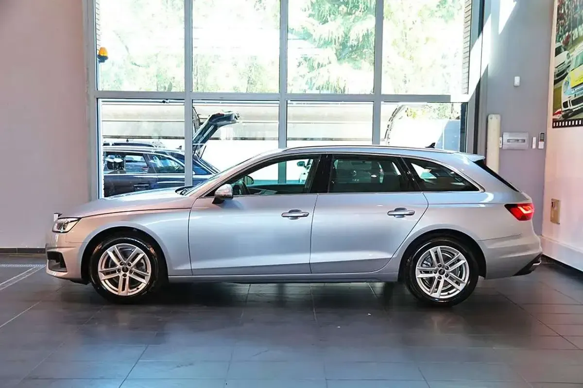 Usata Audi A4 Business 163 CV (119 kW) 2024 Argento Station wagon