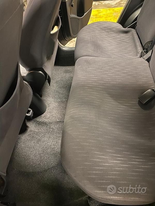 Usata Toyota Yaris Sol 87 CV (63 kW) 2009 Grigio Utilitaria