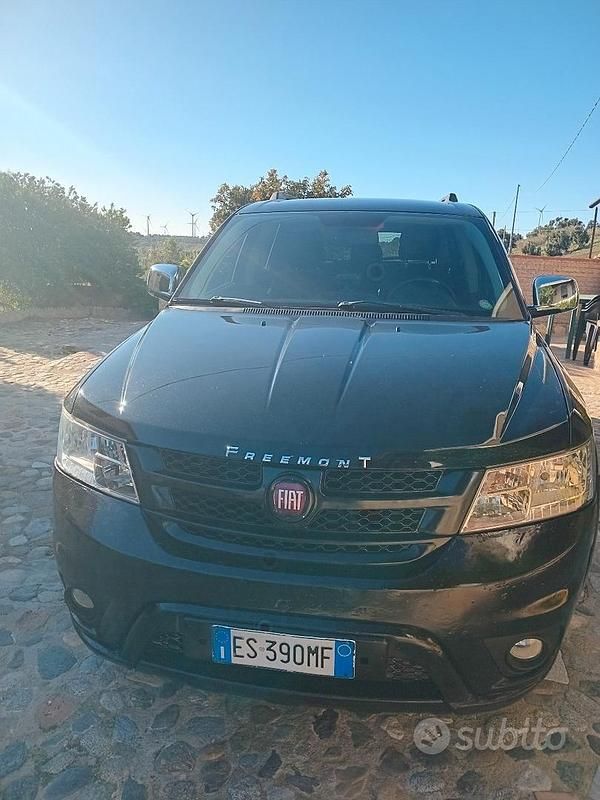 Käytetty Fiat Freemont 170 HP (125 kW) 2013 Katumaasturi
