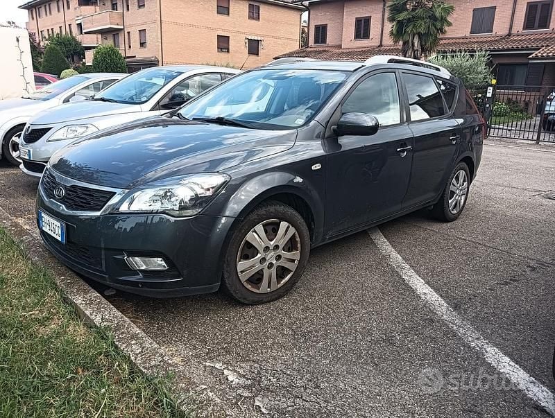 Usata Kia Ceed 110 CV (80 kW) 2011 Grigio Utilitaria