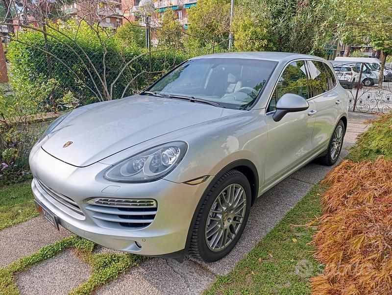 Grigio Usata 2012 Porsche Cayenne SUV | 20.000 € (Buon prezzo) - Immagine 1/4