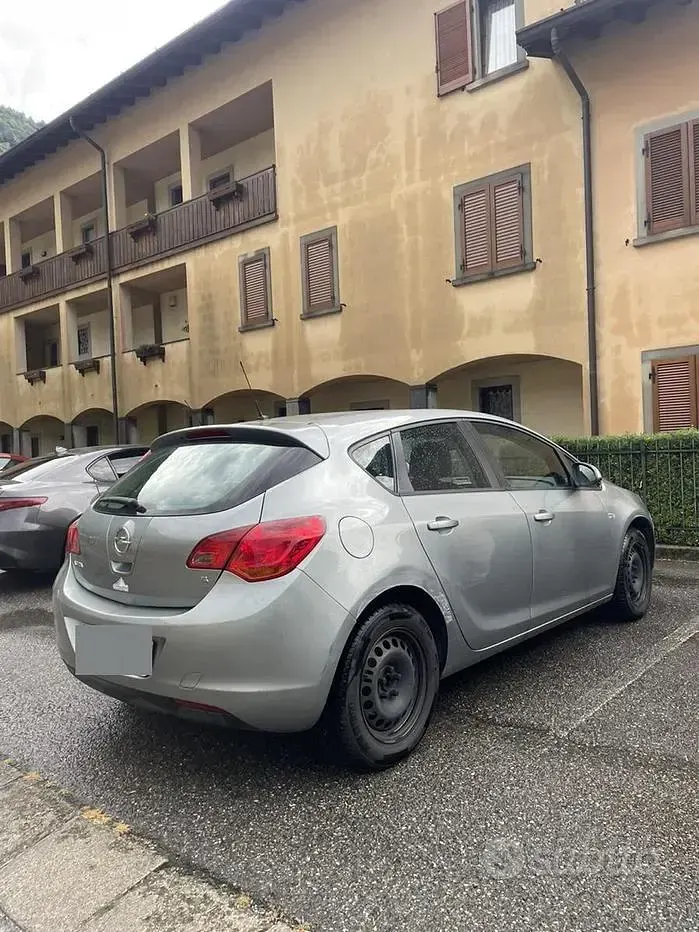 Usata Opel Astra 95 CV (69 kW) 2010 Grigio Monovolume
