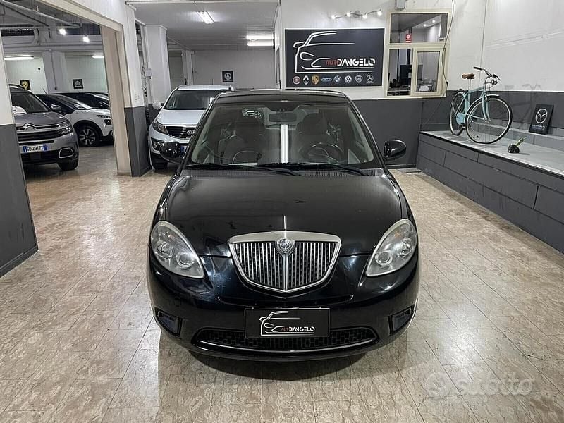 Usata Lancia Ypsilon 75 CV (55 kW) 2011 Nero Utilitaria