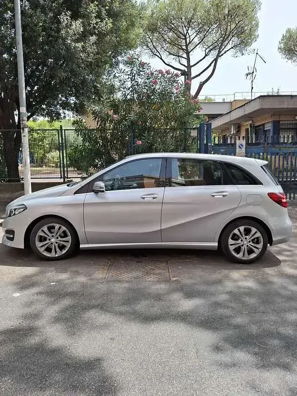 Usata Mercedes B180 Executive 109 CV (80 kW) 2015 Utilitaria
