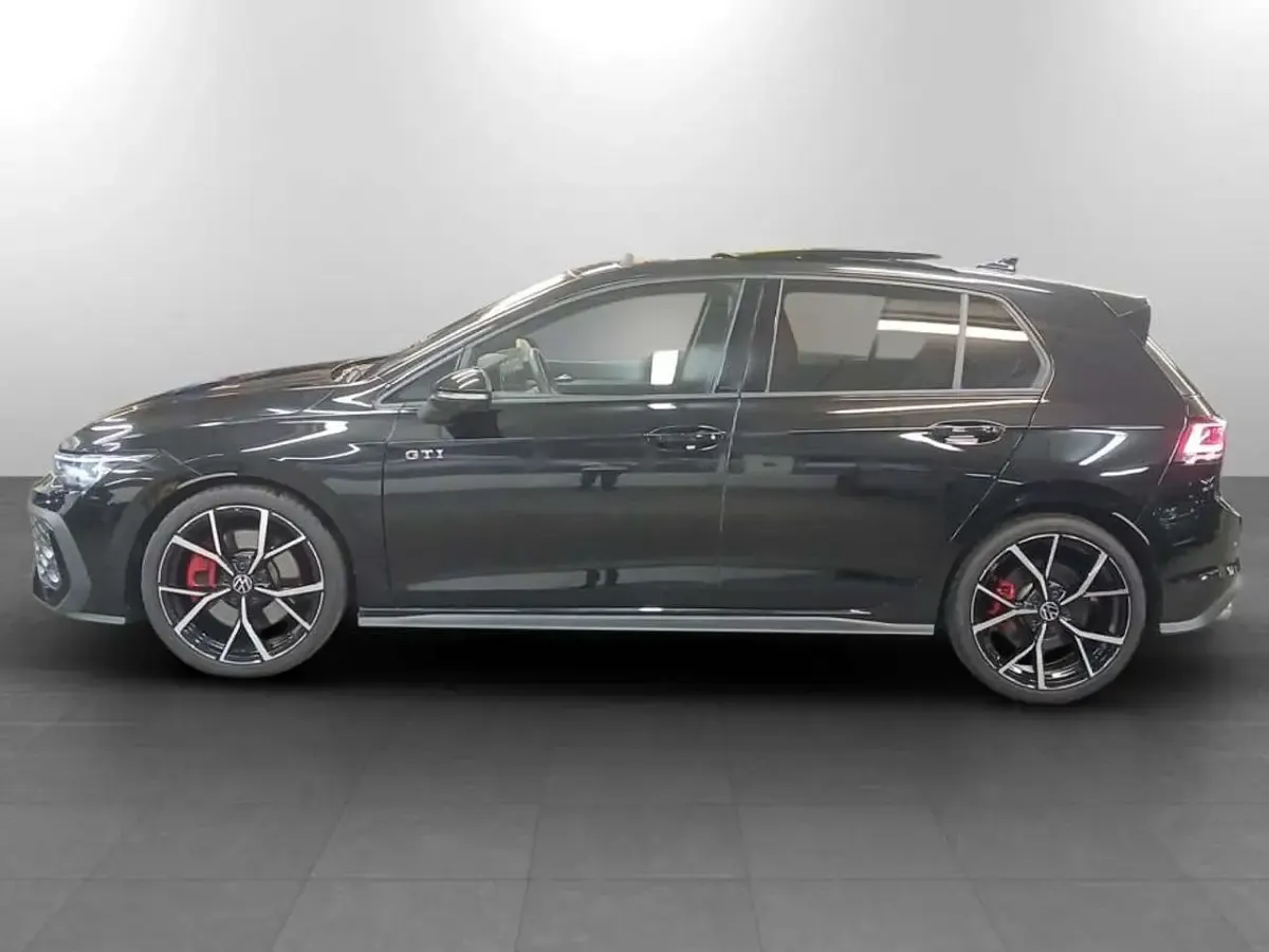 Usata VW Golf VIII GTI 265 CV (194 kW) 2025 0e grenadill black metallizzato Berlina