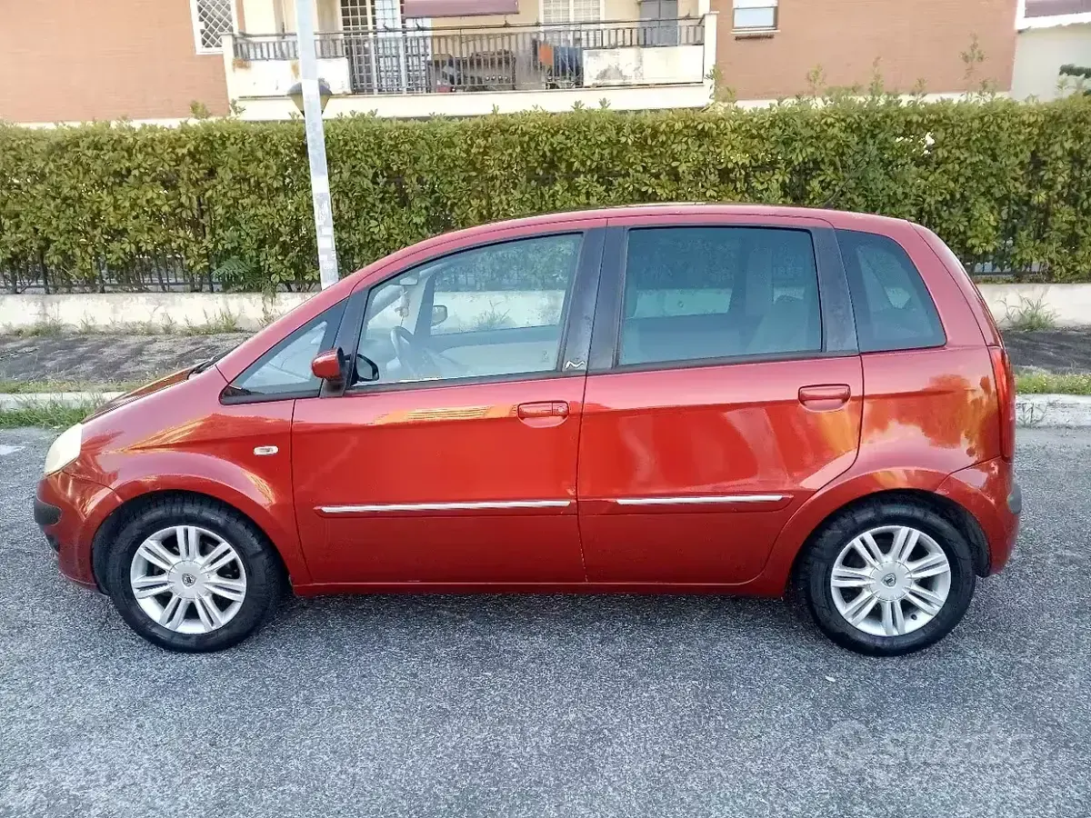 Usata Lancia Musa 2006 Rosso Monovolume