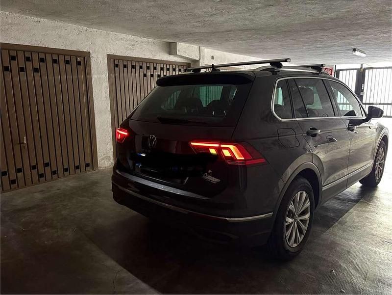 Usata VW Tiguan Life 131 CV (96 kW) 2023 Grigio SUV