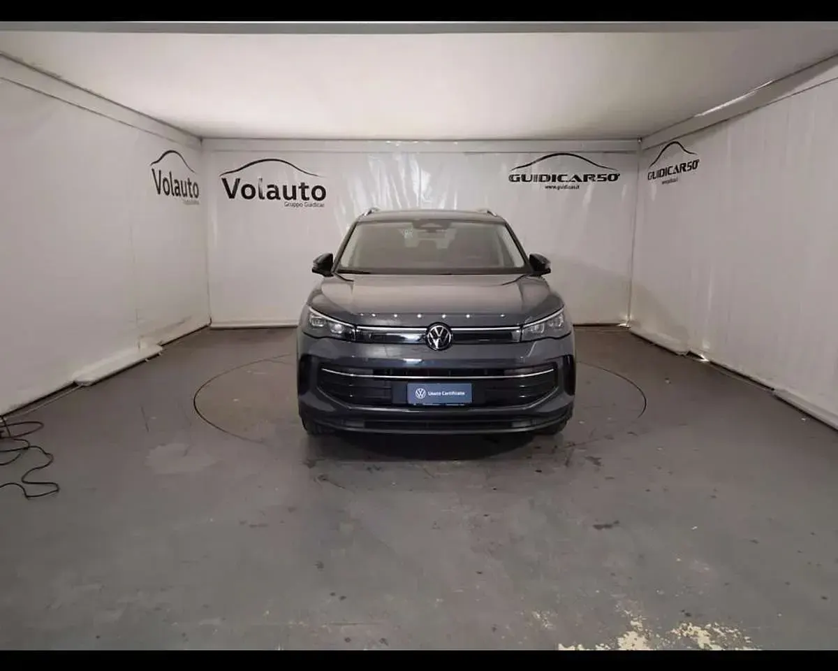 Usata VW Tiguan Allspace Edition 150 CV (110 kW) 2024 Grigio opaco scuro SUV
