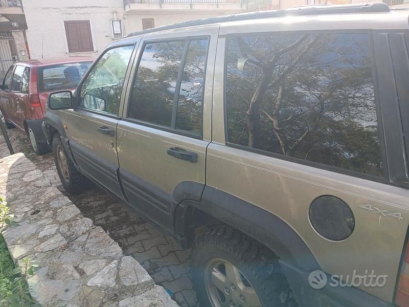 Usata Jeep Grand Cherokee 116 CV (85 kW) 1997 Grigio SUV