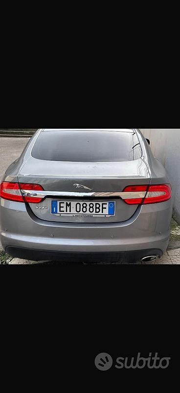 Usata Jaguar XF 190 CV (139 kW) 2012 Grigio Berlina
