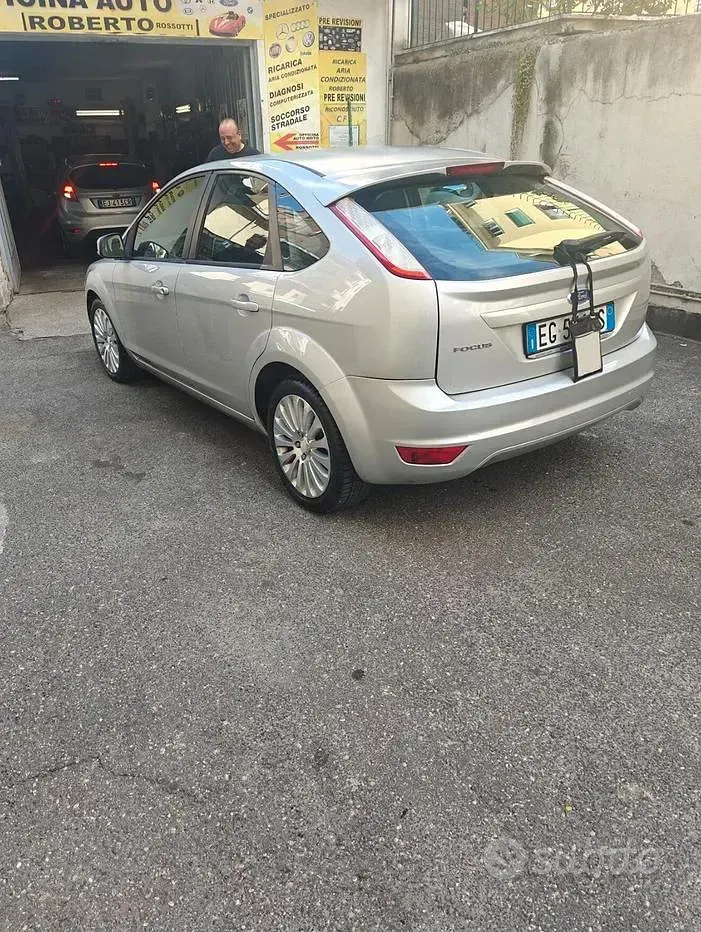 Usata Ford Focus Titanium 100 CV (73 kW) 2011 Grigio Berlina